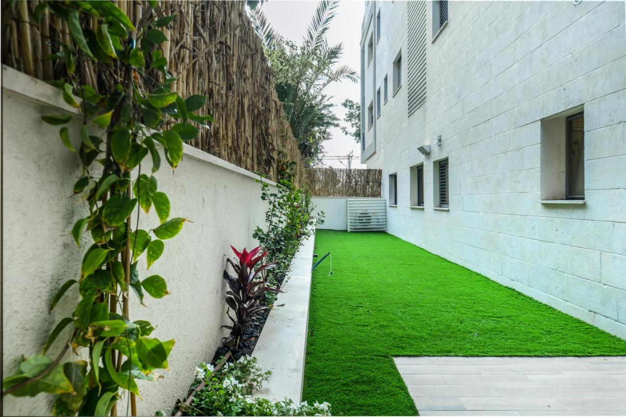 Charming 3 Bedroom Apartment With Garden In Ramat Hasharon By Sea N' Rent Tel Aviv Exterior photo